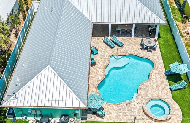 4 Bed 4 bath Beach House Slps 15! Htd Pool, Hot tub, Pool/Ping Pong, Golf Cart