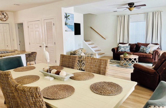 4 bed 4 bath Gulf Views w/private boat ramp, golf cart, bikes and kayaks