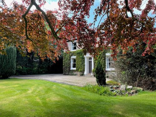 4 Bed-FreeWiFi-Sleeps 8-CarCharger