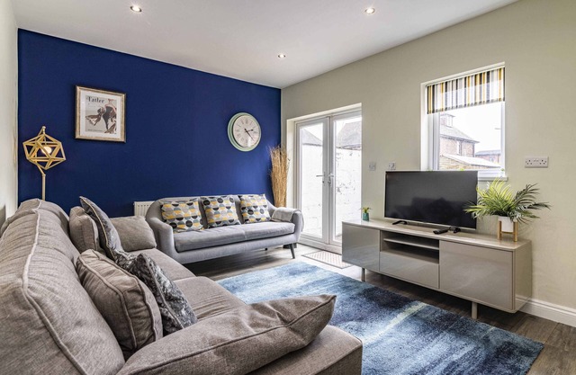 4 Bed Terraced House in Beeston with Convenient City Centre Access