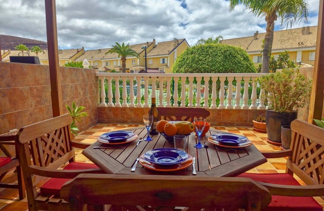 4 bedroom, Terrace, WI-FI, Pool, 5 min. from the beach