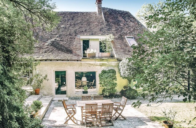 4 bedroom accommodation in St Georges sur Baulche