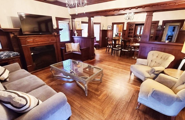 4 bedroom 2 bath downtown craftsman home