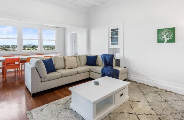 4 Bedroom | 2 bathroom| Views | Parking | Office