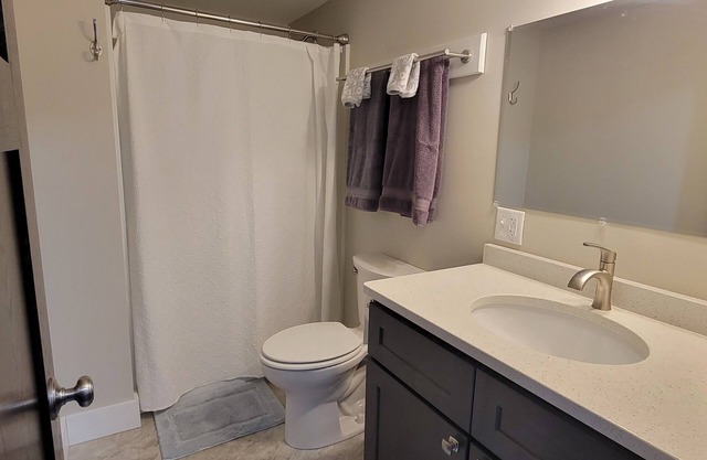 4 Bedroom, 3 bath home with panoramic ridgetop views