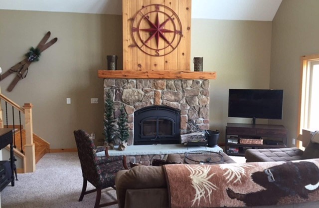 4 Bedroom, 3 full baths, 3200 sq. ft. Family Vacation Home near EVL, sleeps 12