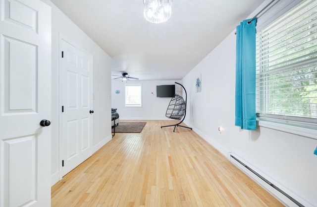 4 Bedroom, 4 Bath; Hot Tub/Grill; Play Pool/arcade/Tennis;Lake Beach;EV