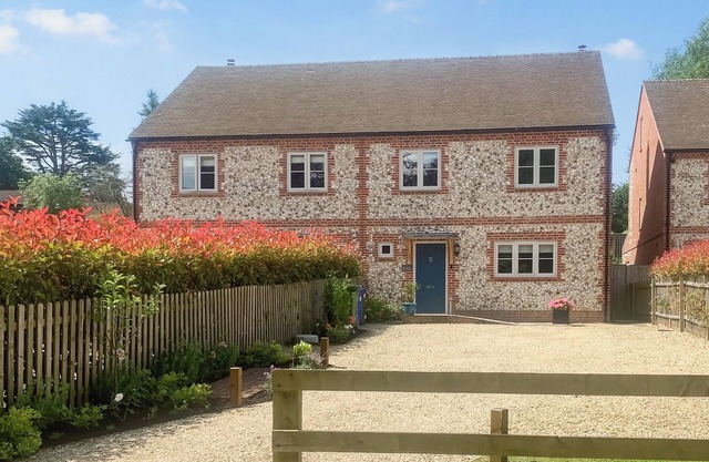 4 bedroom accommodation in Frieth, near Henley-on-Thames