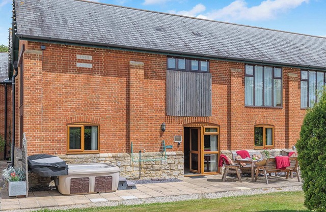 4 bedroom accommodation in Blandford Forum
