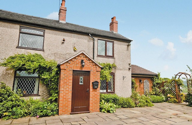4 bedroom accommodation in Kingsley Moor