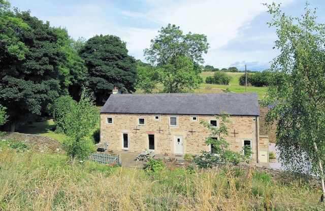 4 bedroom accommodation in Holymoorside, near Chesterfield