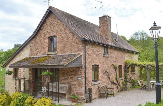4 bedroom accommodation in Lea, near Ross-on-Wye