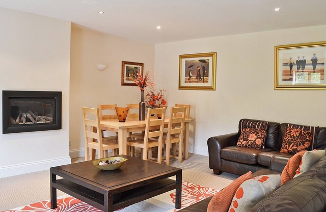 4 bedroom accommodation in Alvechurch