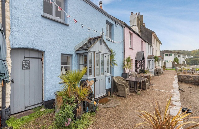 4 bedroom accommodation in Dittisham