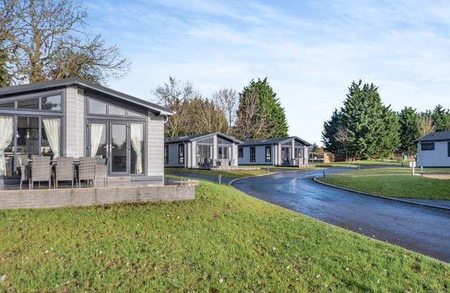 4 bedroom accommodation in Faringdon