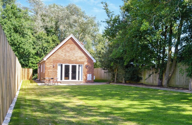 4 bedroom accommodation in Camerton, near Hull