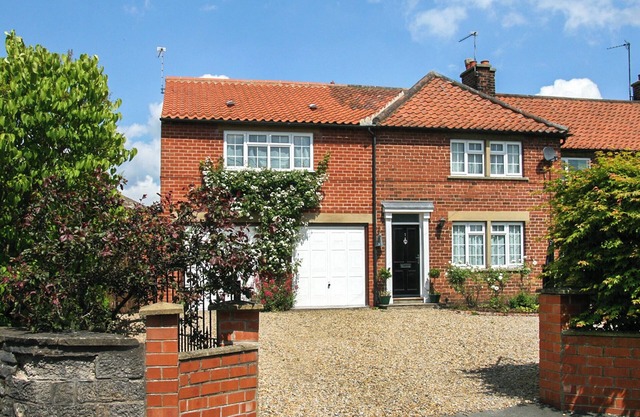 4 bedroom accommodation in Helmsley