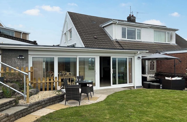 4 bedroom accommodation in Llanelli