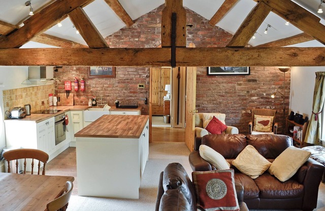 4 bedroom accommodation in Alvanley, Chester