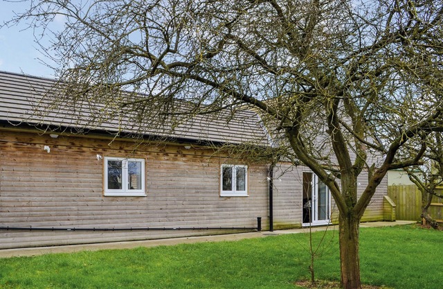 4 bedroom accommodation in Great Hatfield, near Hornsea