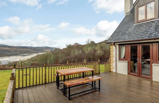 4 bedroom accommodation in Linside