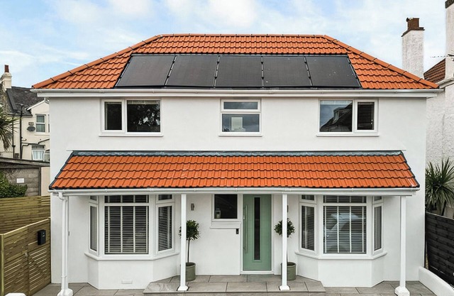 4 bedroom accommodation in Preston