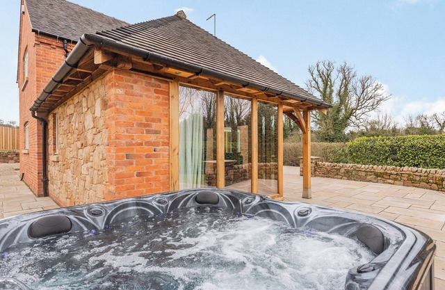 4 bedroom accommodation in Ticknall, near Derby