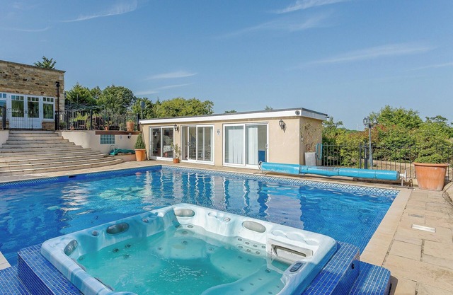 4 bedroom accommodation in Isham