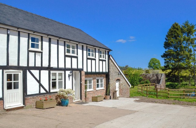 4 bedroom accommodation in Ashperton, near Ledbury