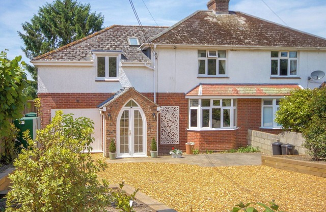 4 bedroom accommodation in Woodgreen, near Fordingbridge