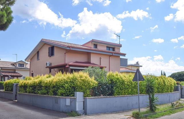 4 bedroom accommodation in Davoli