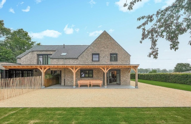 4 bedroom awesome home in Helchteren