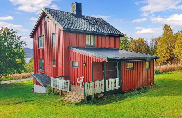 4 bedroom awesome home in Kongshus