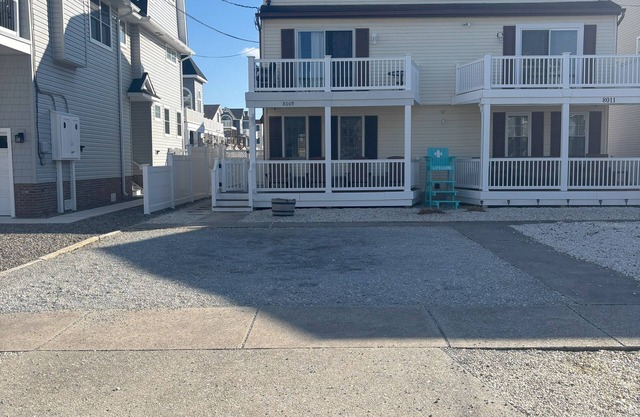 4-bedroom Beach Block Condo in Townsend Inlet! Perfect location! Ample parking!