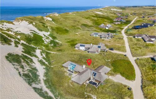 4 Bedroom Cozy Home In Hvide Sande