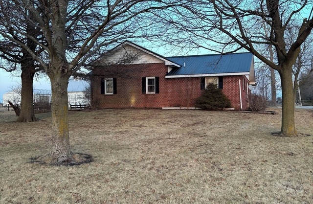4 bedroom farmhouse in Gibson City
