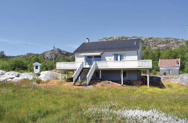 4 bedroom gorgeous home in Hervik