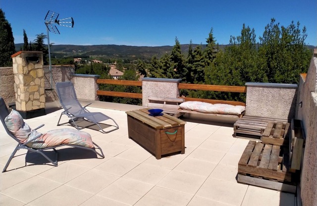 4 bedroom holiday home, garden and roof terrace