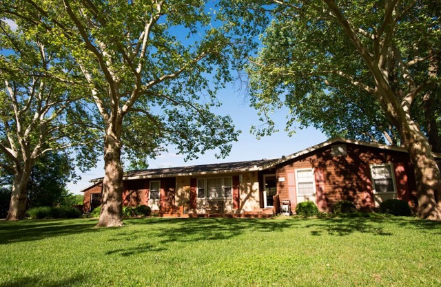 4 Bedroom Home Central Location