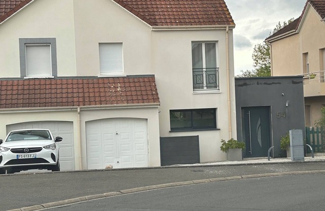 4-bedroom house, garden and terraces.