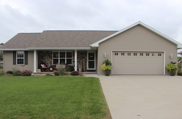4 Bedroom House. Great for Packer Games!
