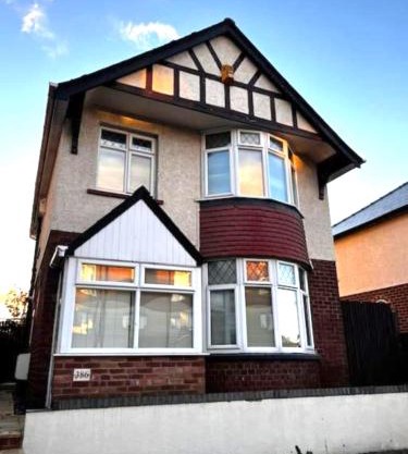 4 Bedroom House near Gloucester City Centre with Driveway - Ideal for contractors