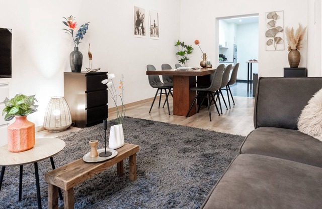 4 bedroom house with kitchen and bathroom and we can offer a solution for your parking