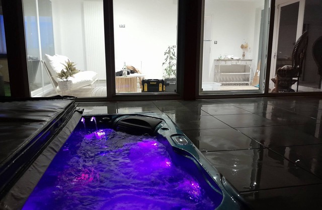 4-bedroom house with private jacuzzi near the Mirecourt auto/moto circuit
