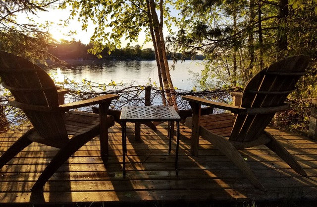 4 bedroom Lakefront/Waterfront House on Picturesque Long Lake