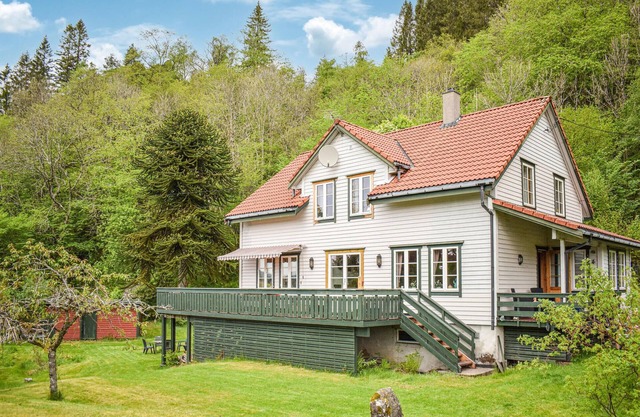 4 bedroom lovely home in Lonevåg