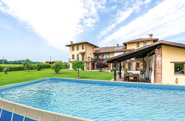 4 bedroom lovely home in Lequio Tanaro