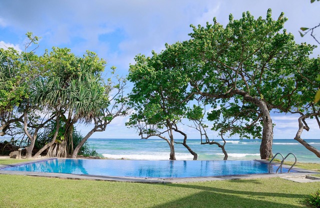 4 bedroom Luxury Beach Front Villa. Private Pool. Fully staffed. Stunning Views,