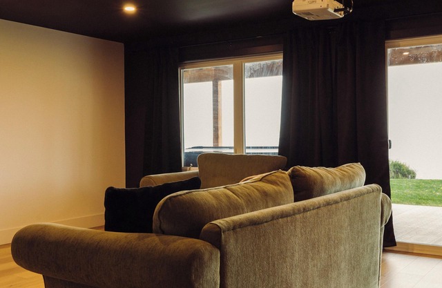 4 bedroom luxury waterfront cottage with hot tub