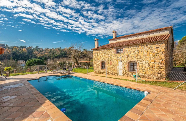 4 bedroom nice home in Riells i Viabrea